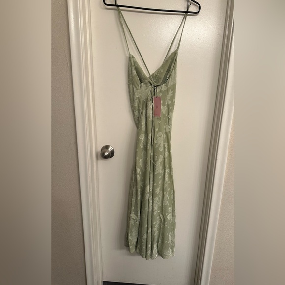 Hello Molly Midi Dress - Picture 3 of 5